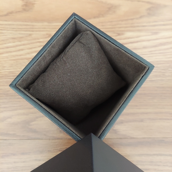 Michael Kors Hardcase Leather Watch Box - Picture 4 of 7